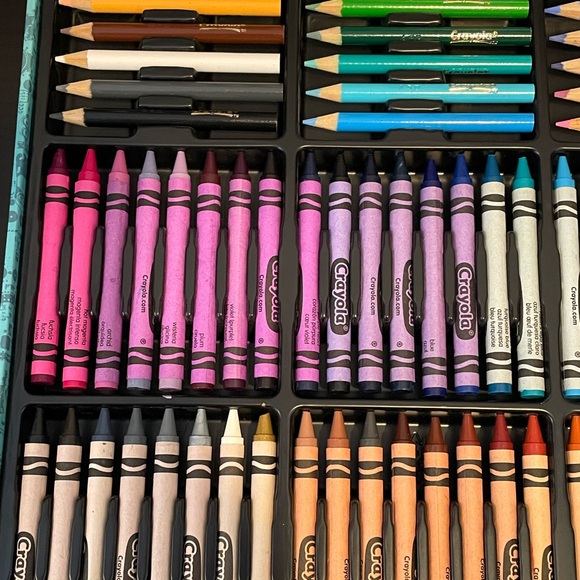 Crayola Minions Inspiration Art Case • 140 pieces • Like  🆕 - Picture 12 of 14